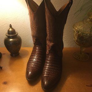 Larry Mahan Alligator Belly Boots. 8.5D Vintage, in excellent shape and sharp